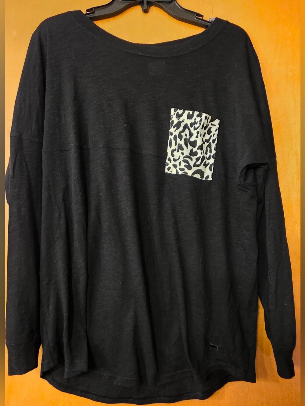 PINK Victoria's Secret Black Long Sleeve Tee Leopard Pocket Size Medium